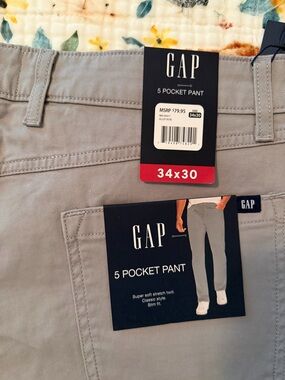 GAP Men’s 5-Pocket Pants in Light Gray